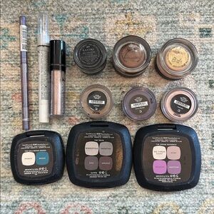 Assorted Eyeshadow and Eyeliner Set